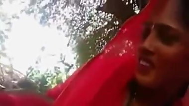 Shy Newly Married Bhabhi Blowjob Dewar In Khet