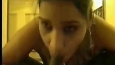 Indian girl sucking guy at hotel