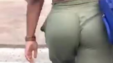 Jiggly Clap indian Vpl Bubble Bounce Walk Wedgie