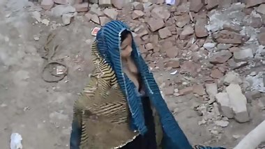 Aunty nipslip!