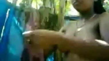 Hot Indian Mallu Aunty Show her Boobs while bathing
