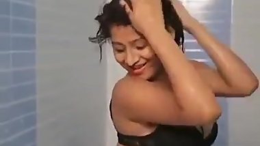 wow-hot-bathing-scene.mp4