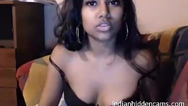 Dark Skin Indian College Girl Masturbate on Webcam