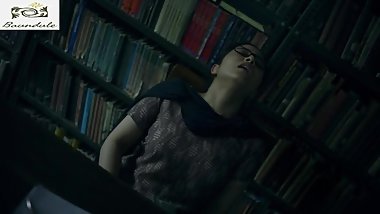 Shweta Tripathi Hot Musterbation Scene of Mirzapur Web Series in Library