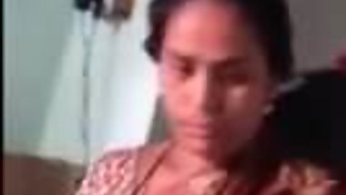 Satin Silk Saree Muslim Aunty showing Boobs