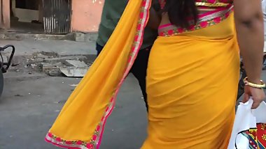 Hot curvy aunty in saree