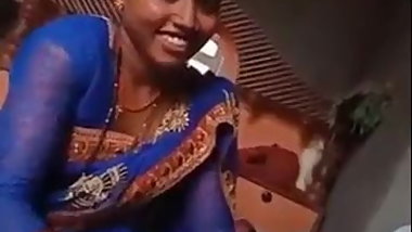 Village Bhabhi Playing With Dver Dick