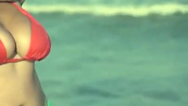 indian hot wife jina flashes on beach