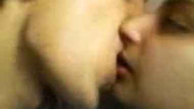 couple kissing