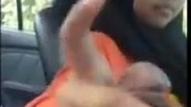 CAR HANDJOB