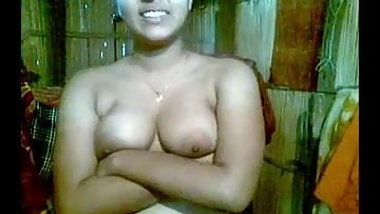 Cute Indian Girl expose her hot boobs