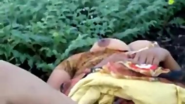 my moms friend showing her pussy to me