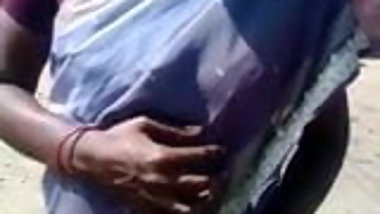 Satin Silk Saree maami rubbing her pussy in public