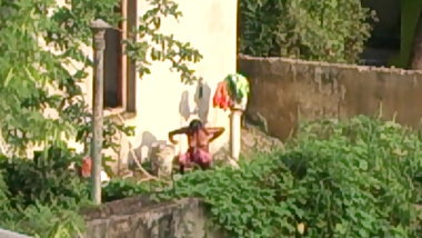 Indian Aunty caught nude bath