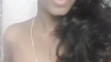 Tamil girl show her boobs