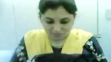 Indian babe fucks her hubby
