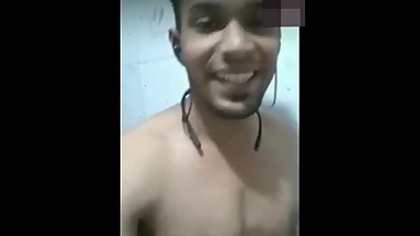 Indian muscle man jerk off long cock