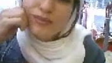 Sexy and cute teen chick loves to flash