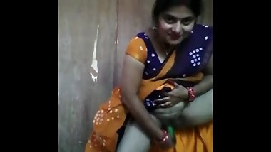 Indian housewife masturbating with cucumber