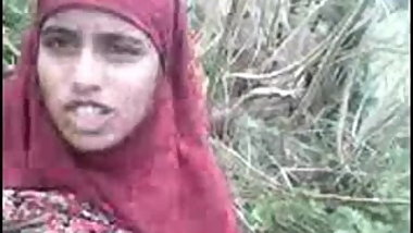 Bangladeshi Girl Showing Boobs and Pussy