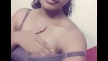 Sri Lankan Sexy Girl Showing