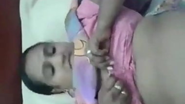 Aunty showing