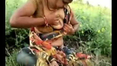 Village aunty fucking in khet