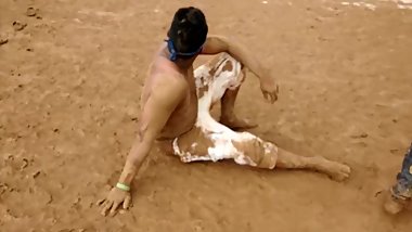 VILLAGE wrestler's butt exposed
