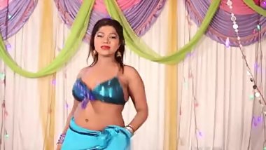 Latest Bhojpuri Hot Item Song