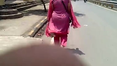 Indian Milf in Pink Salwar Ass