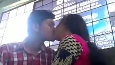 22 college lovers boob pressing and smooch kissing selfie