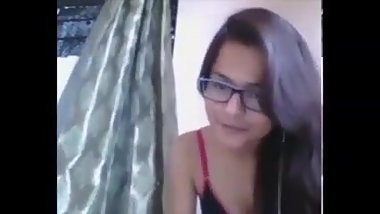 Tamil Cam Girl Swapna Showing her Asserts
