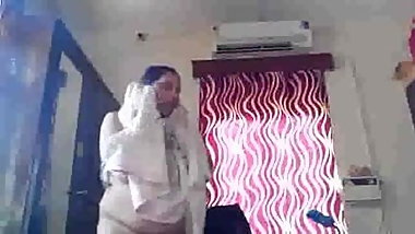 North Indian Busty Aunty's Nude Body exposed after bathing