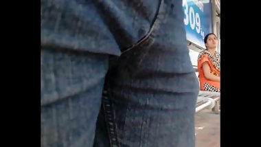 Dare Dick flash in bus stop