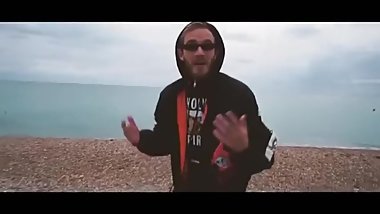 Foreign man absolutely fucking destroys indians