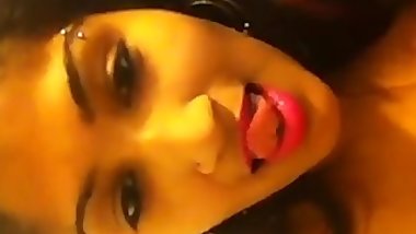 INDIAN - SAMARPREET Punjabi NRI from Glasgow Fingering and Moaning Loudly