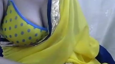 DESI BHABHI EXPOSING BIG BOOBS ON WEBCAM