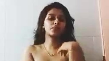 Desi Indian Wife Bathroom Romance, Indian Aunty sowing babs