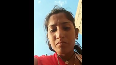 indian pee lady