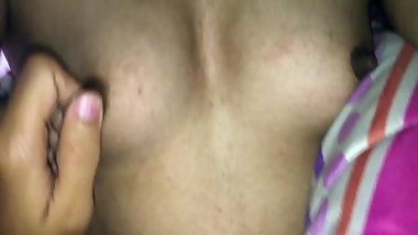 indian MILF wants to cum while I pull her nipples. She loves it! homemade