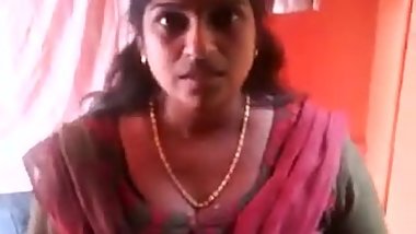 indian KERELA aunty showing boobs