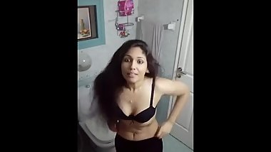 Youn Asian girl take off her cloths to prove her love to her BF - part 1