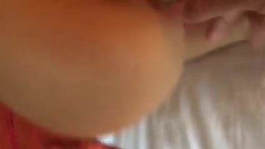 Amateur Asian finger banging!