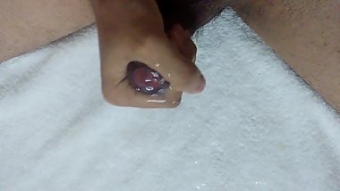Indian cute guy masturbating... Shaky shaky... :)
