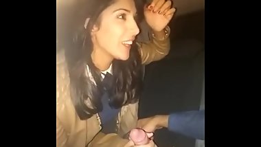 Indian Desi superhot Gf scking dick in car