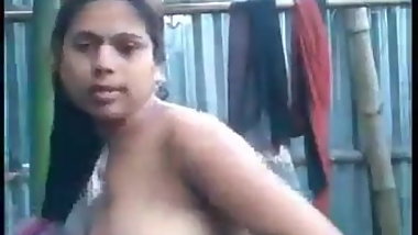 Indian teen girl selfi after bath, show boobs, nice one