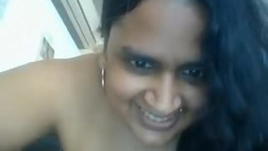 Indian aunty plays on webcam