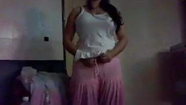 Indian Aunty Leaked Homemade Scandal with Hindi