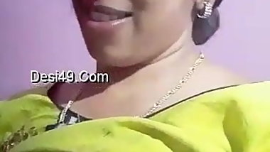 Tamil housewife boobs show