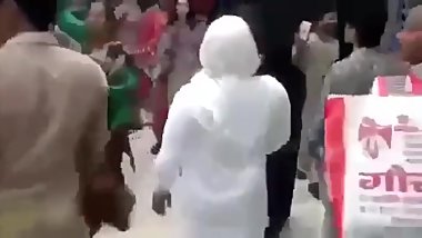 Hijras flashing boobs n pussy